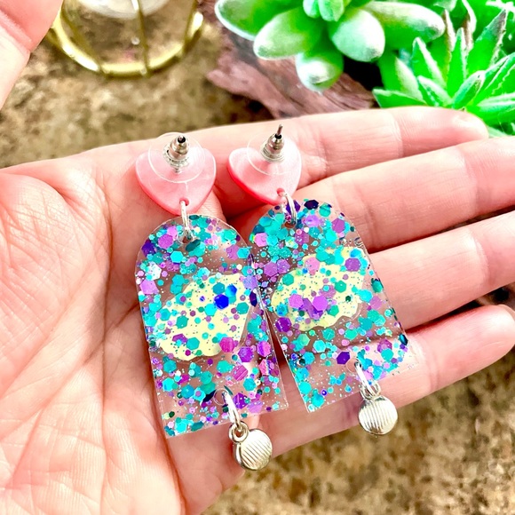 Lisa Frank Love Sticker Earrings - Picture 4 of 4